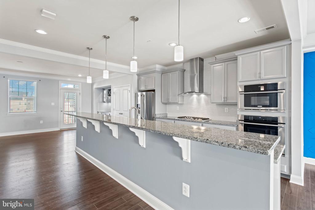 7086 EXECUTIVE WAY
