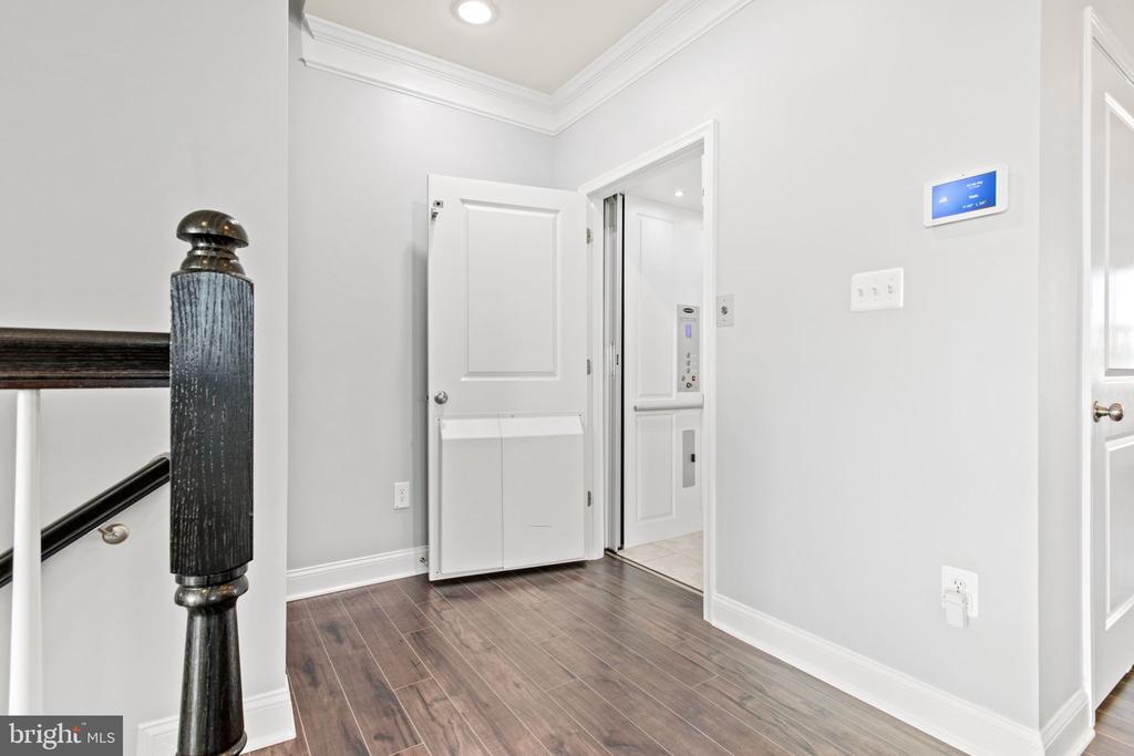 7086 EXECUTIVE WAY