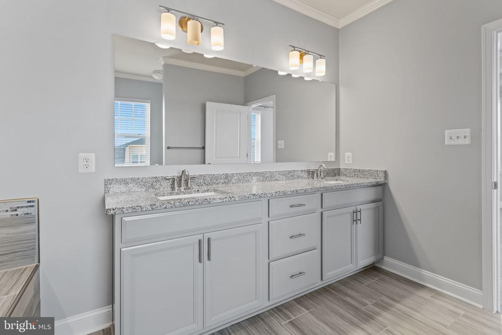 7086 EXECUTIVE WAY