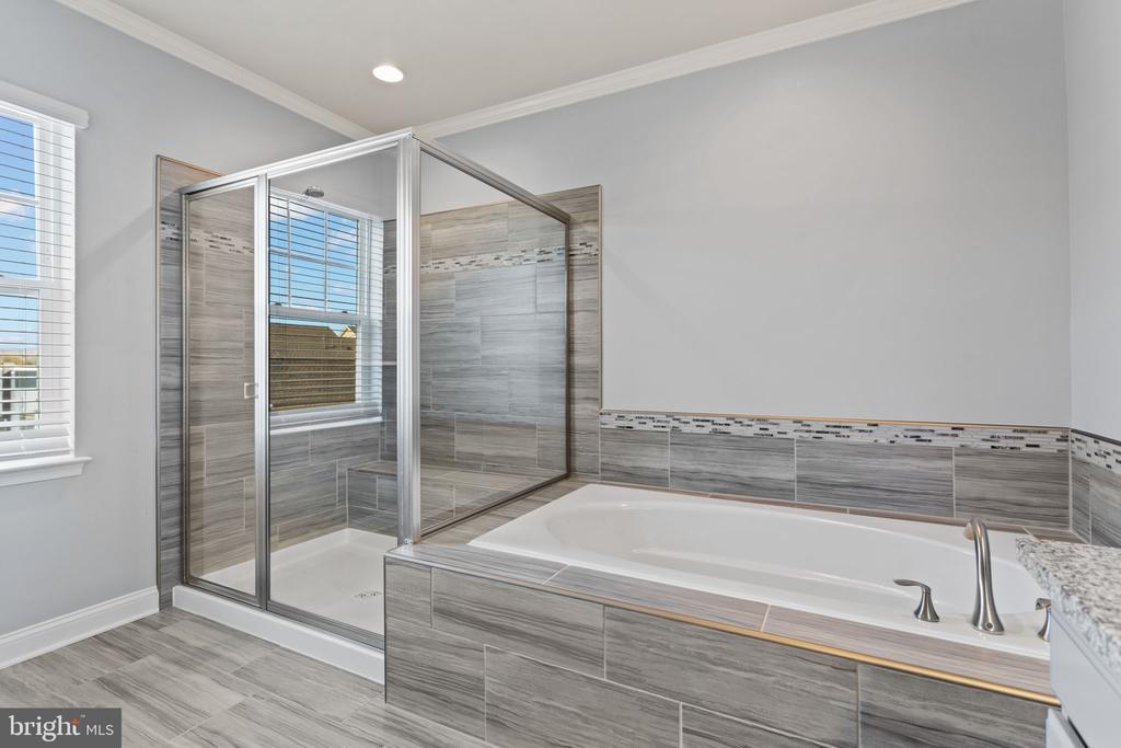 7086 EXECUTIVE WAY