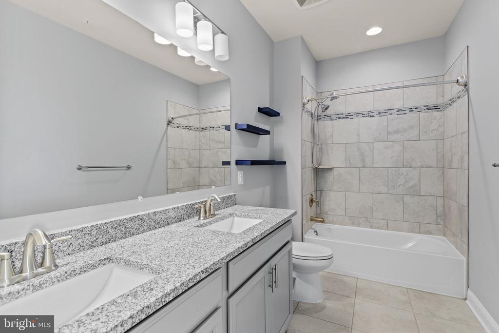 7086 EXECUTIVE WAY