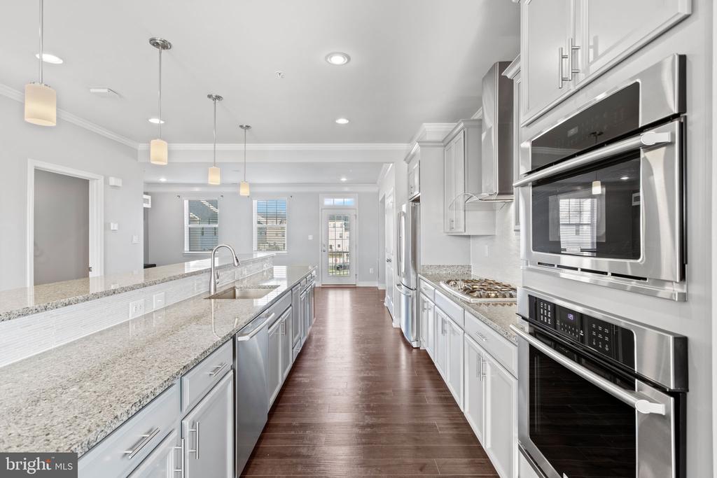 7086 EXECUTIVE WAY