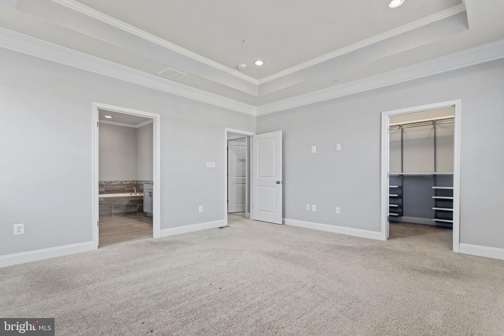 7086 EXECUTIVE WAY