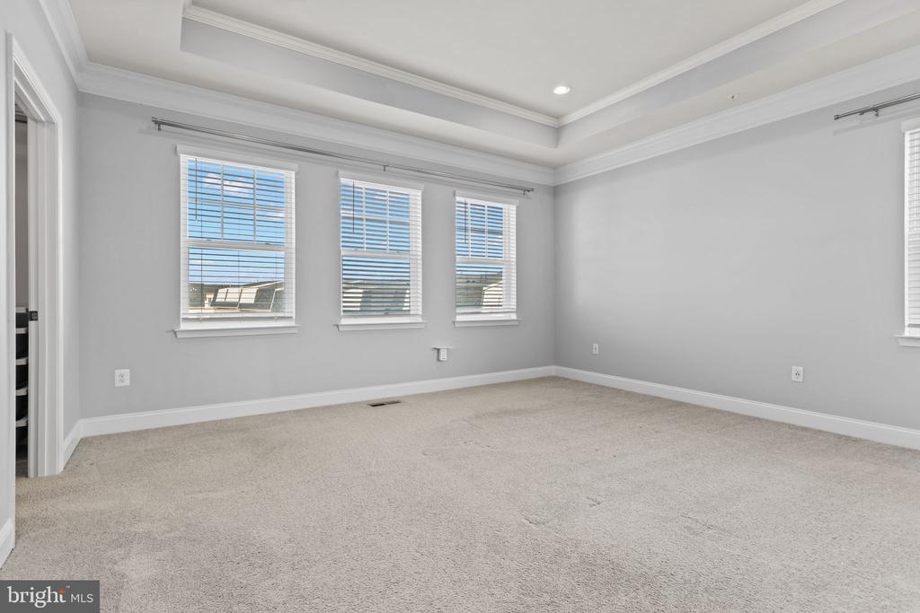 7086 EXECUTIVE WAY