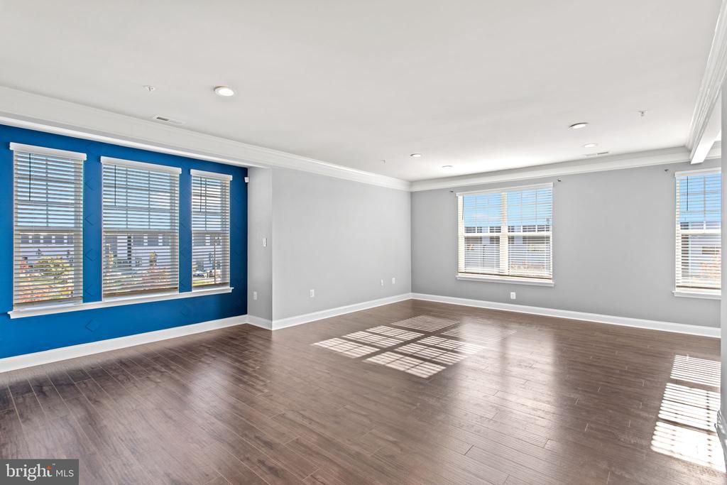 7086 EXECUTIVE WAY