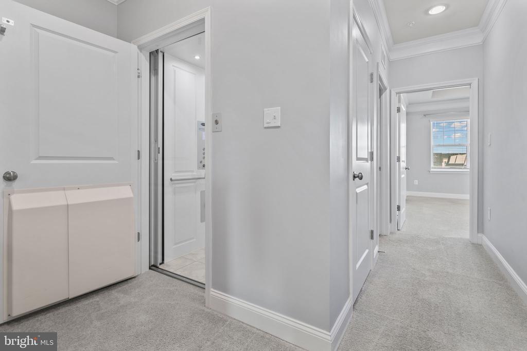 7086 EXECUTIVE WAY