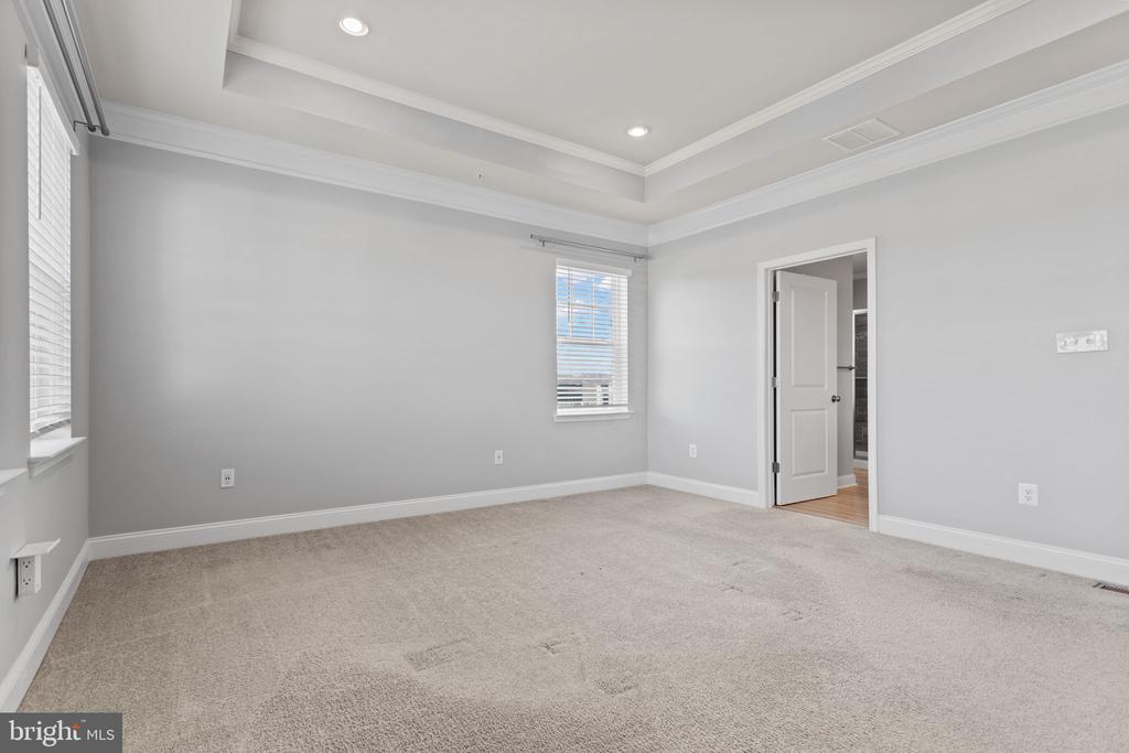7086 EXECUTIVE WAY