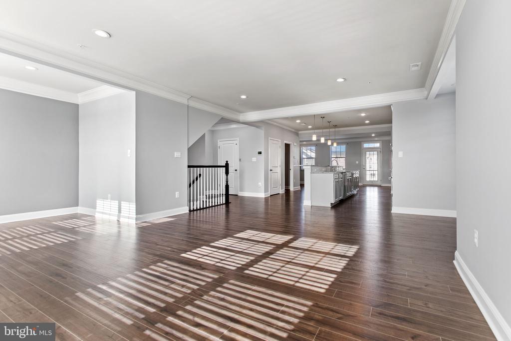 7086 EXECUTIVE WAY