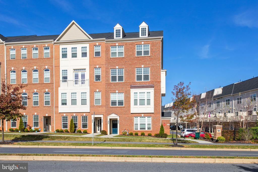 7086 EXECUTIVE WAY