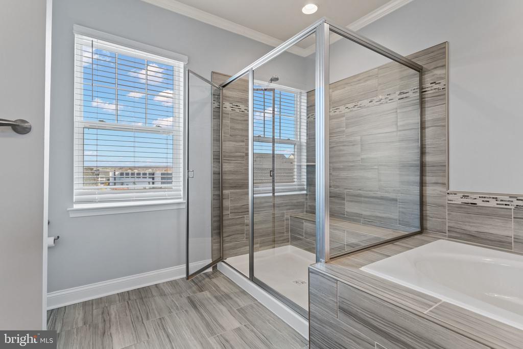 7086 EXECUTIVE WAY