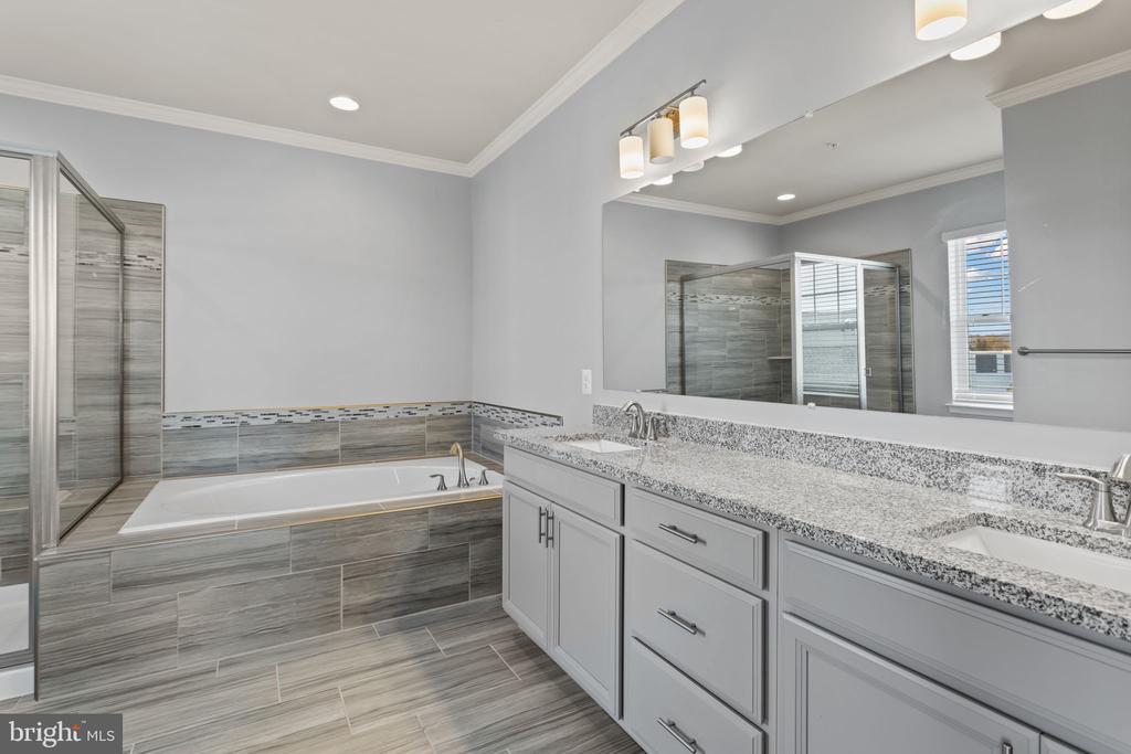 7086 EXECUTIVE WAY