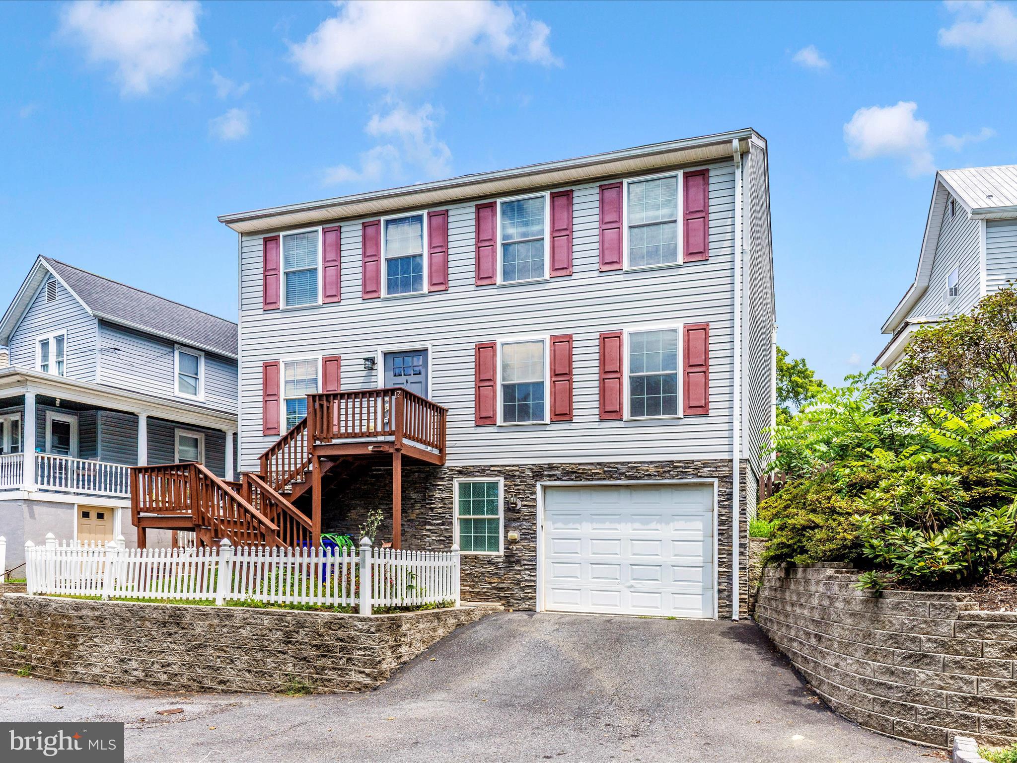 17 Terrace Ave