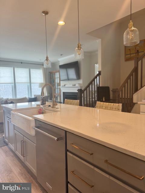 939 HOLDEN RD