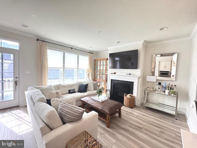 939 HOLDEN RD