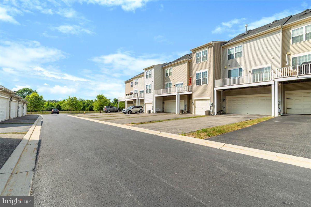 6395 WALCOTT LN