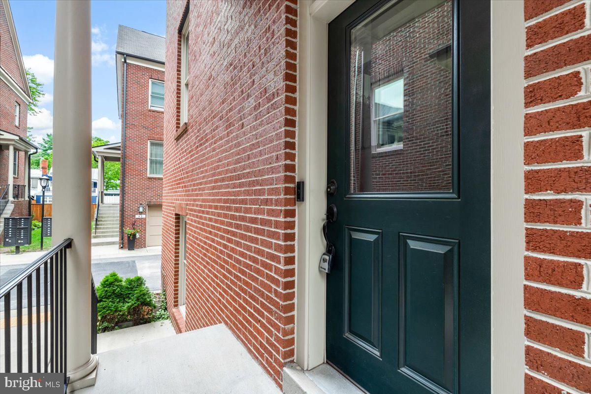 42 MAXWELL SQ #32