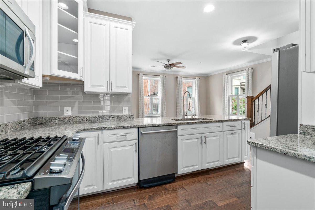 42 MAXWELL SQ #32