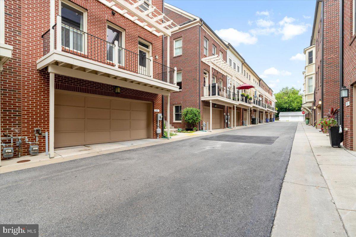 42 MAXWELL SQ #32