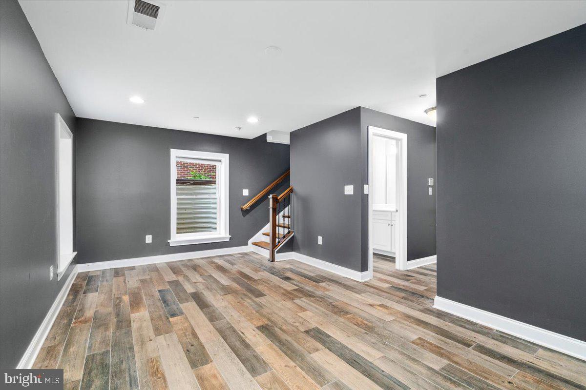 42 MAXWELL SQ #32