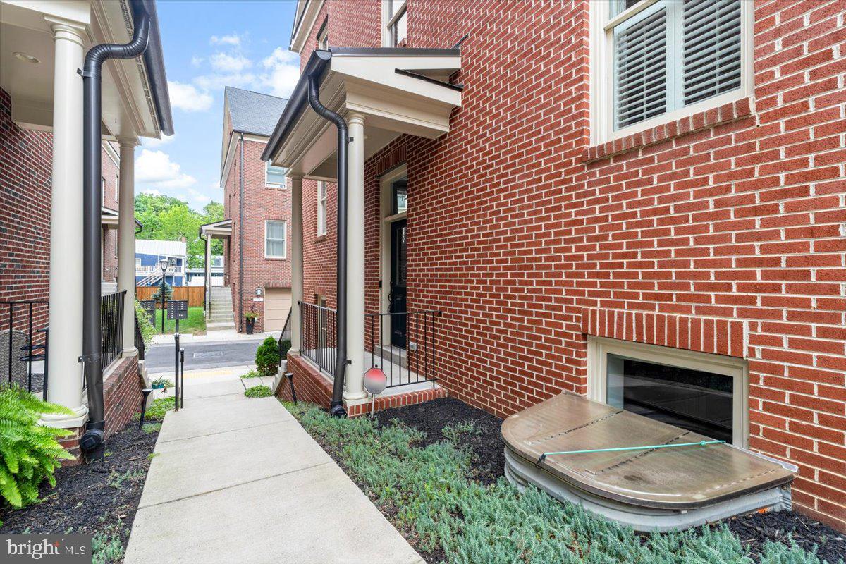42 MAXWELL SQ #32
