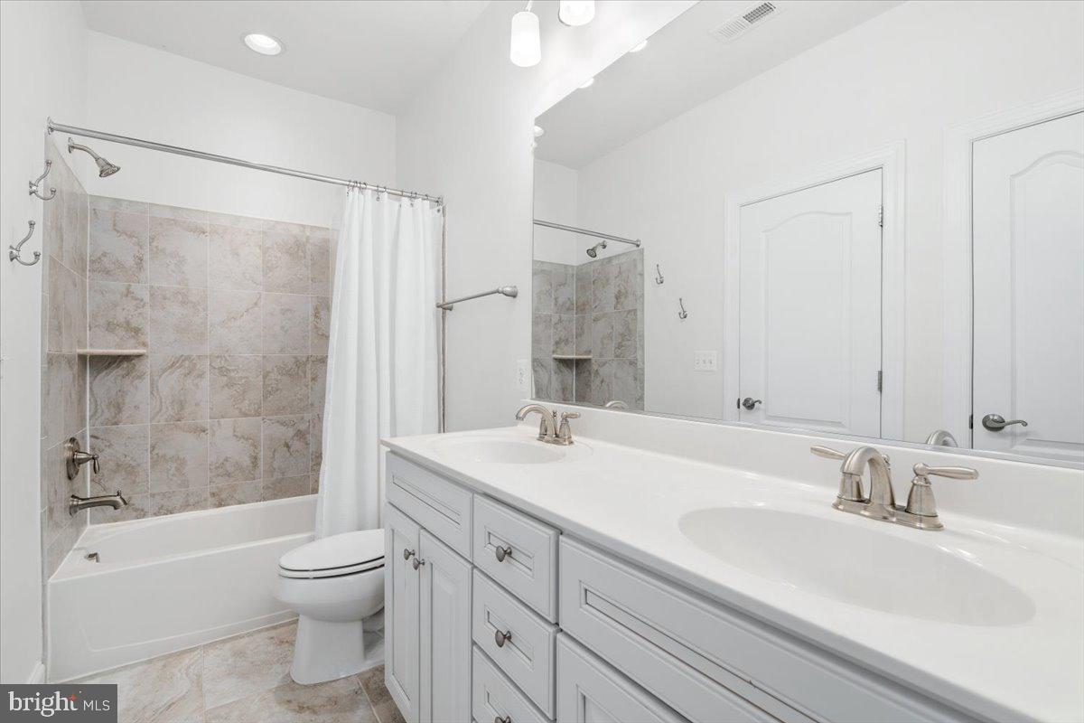 42 MAXWELL SQ #32