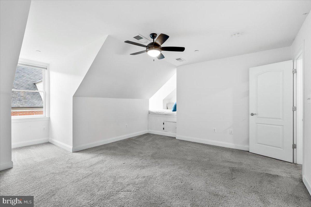42 MAXWELL SQ #32