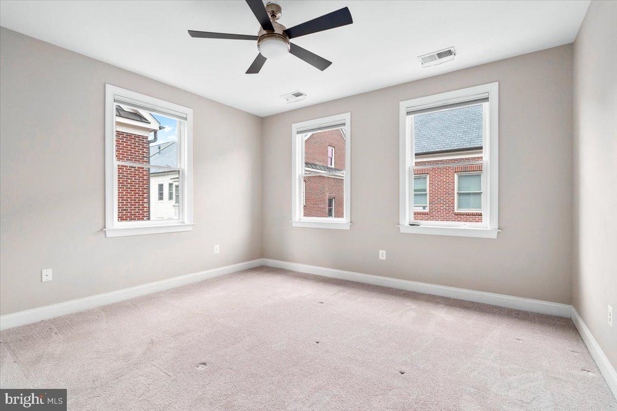 42 MAXWELL SQ #32