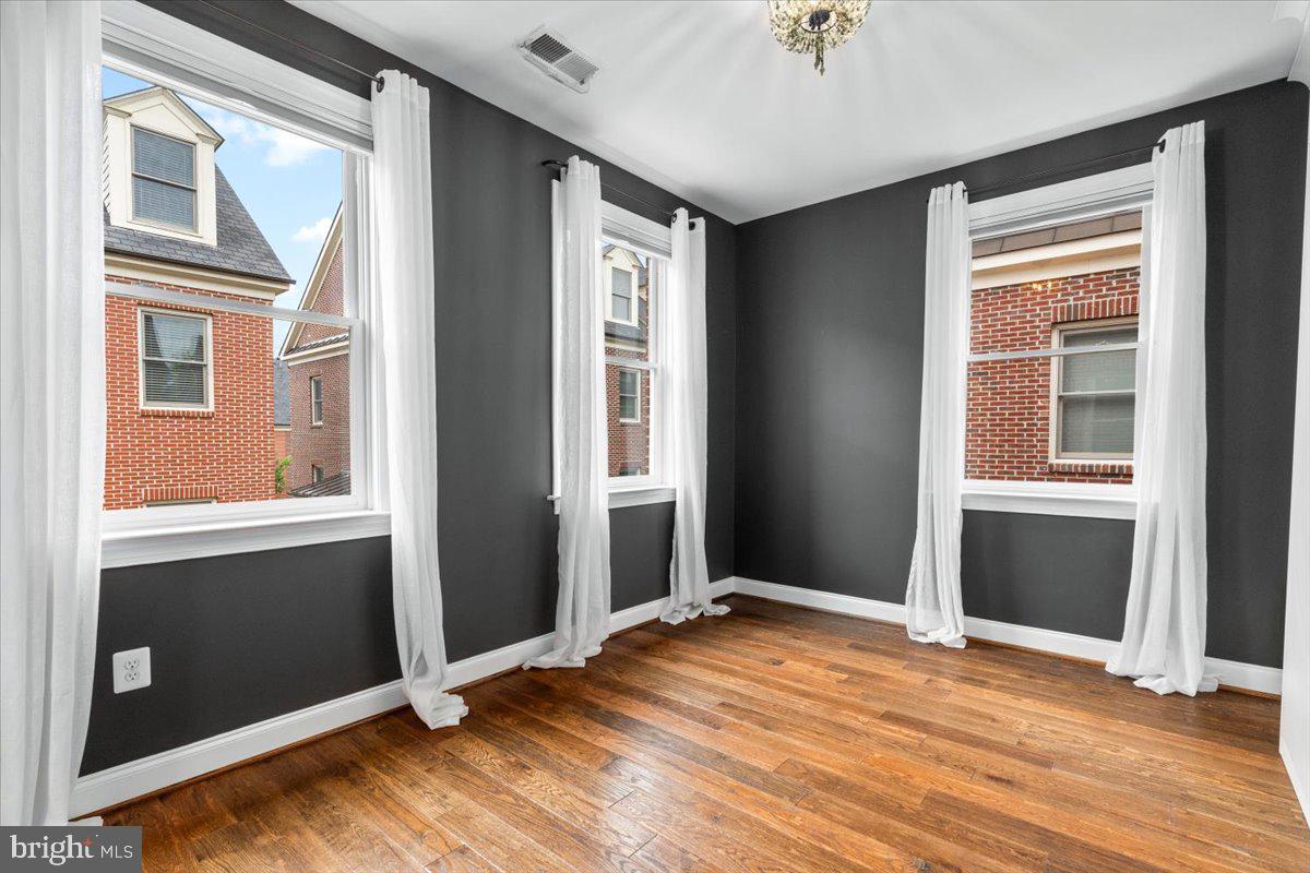 42 MAXWELL SQ #32