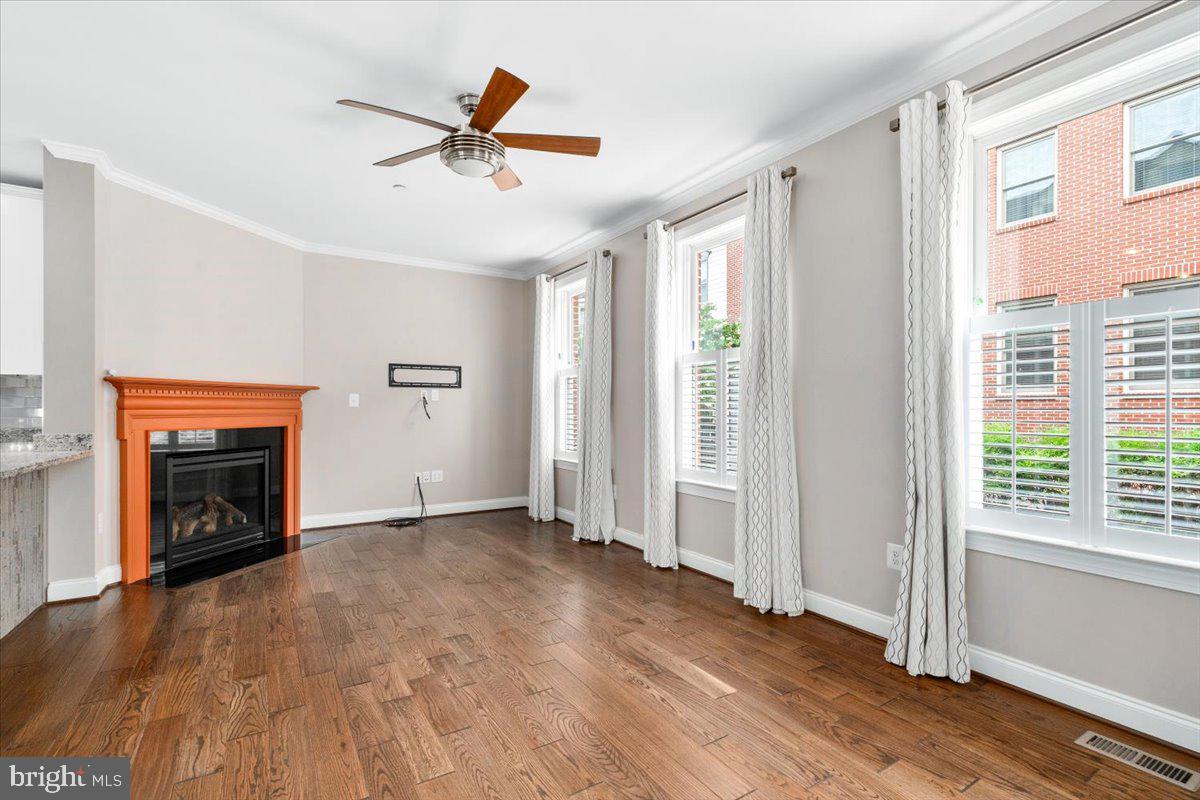 42 MAXWELL SQ #32