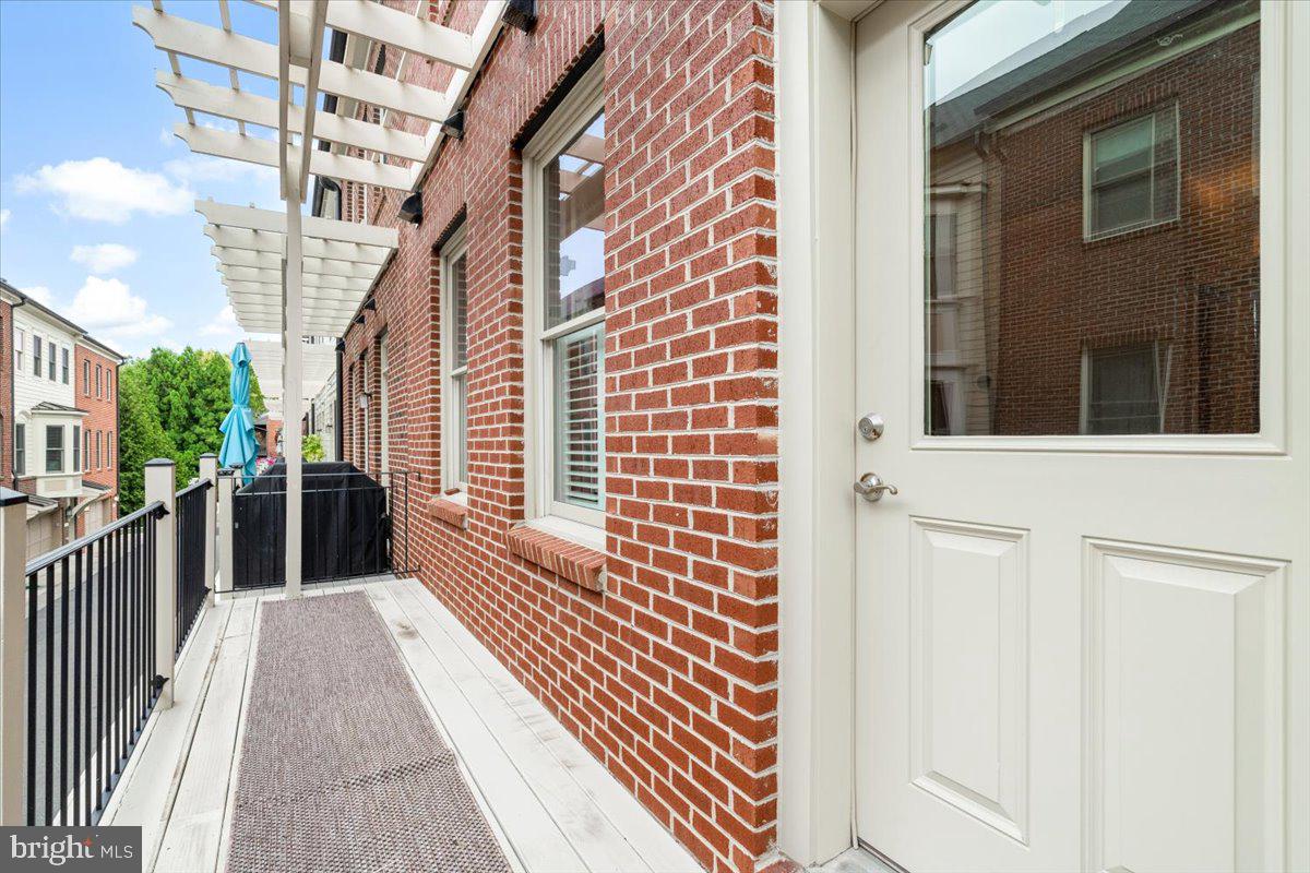 42 MAXWELL SQ #32