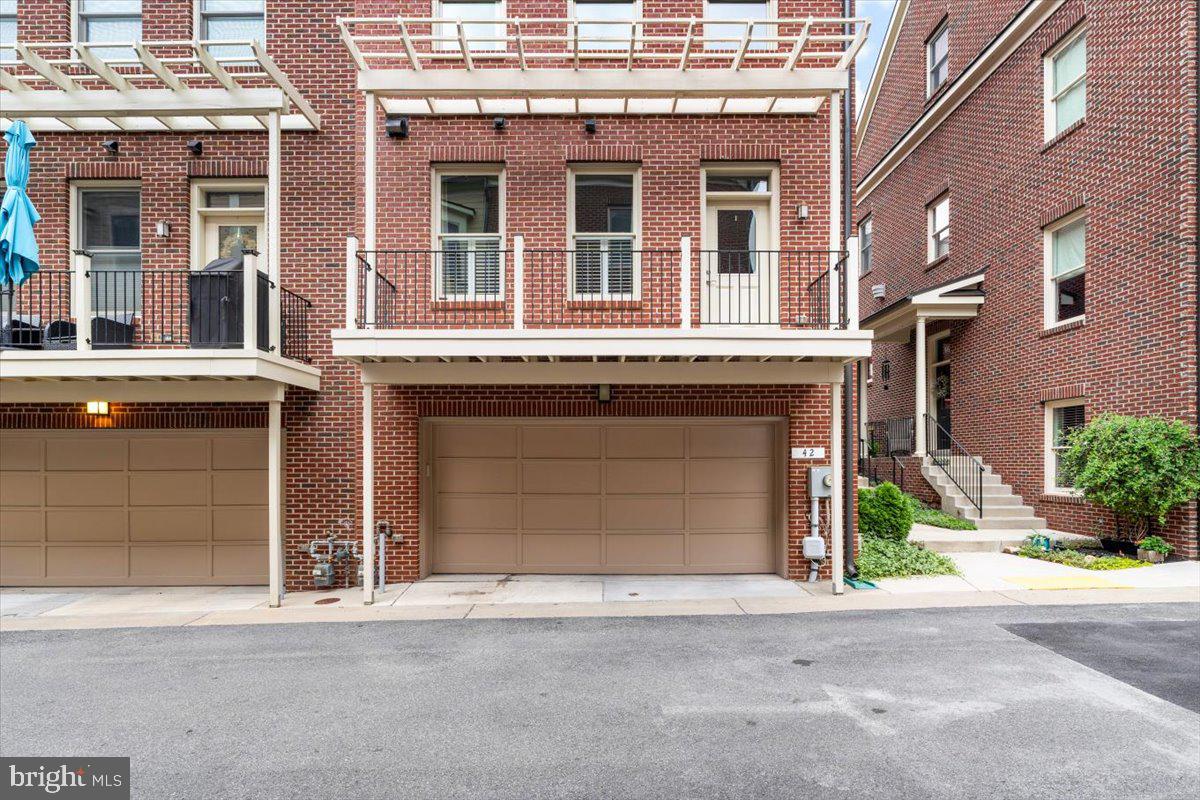 42 MAXWELL SQ #32