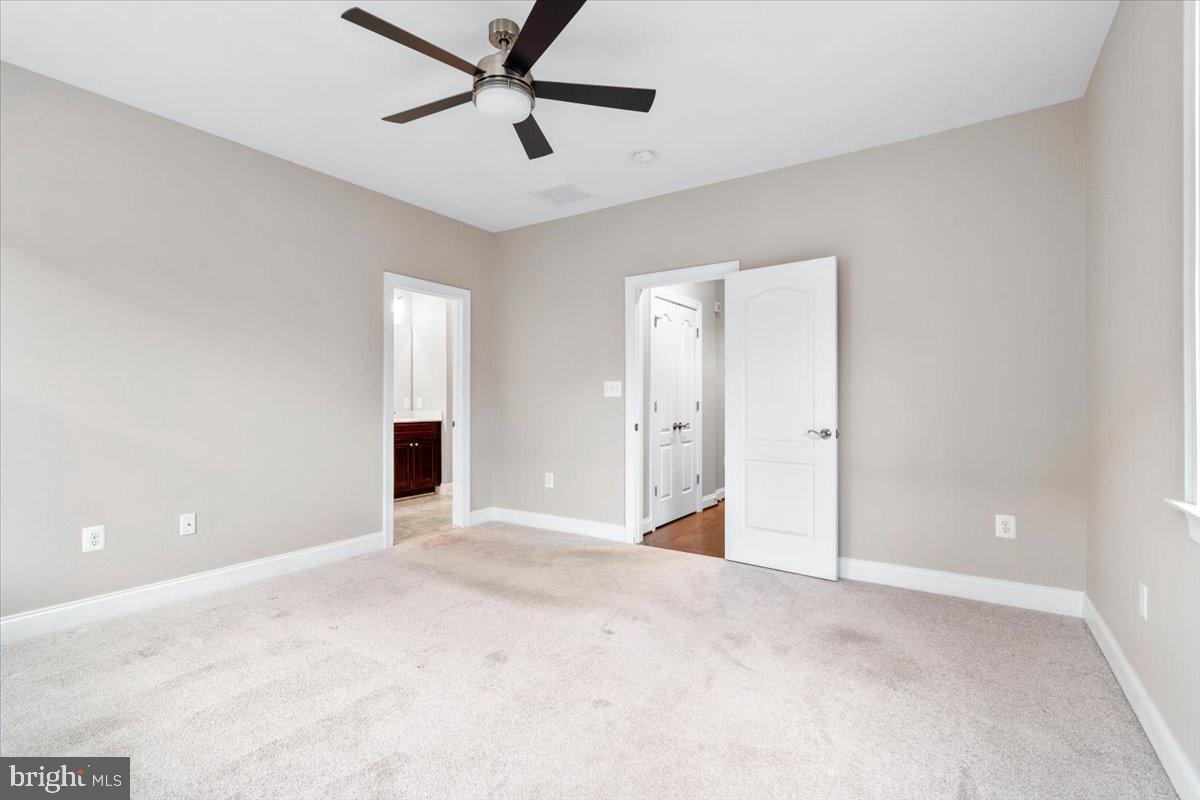 42 MAXWELL SQ #32