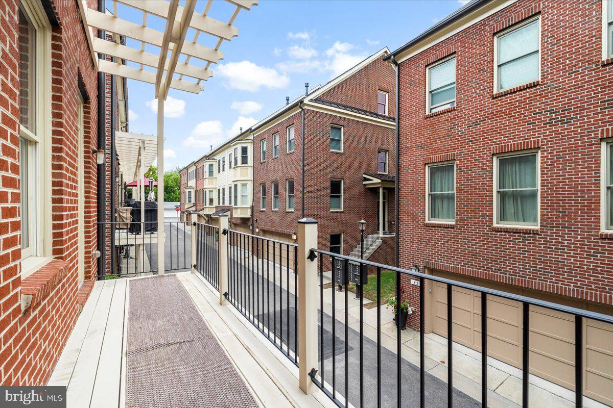 42 MAXWELL SQ #32