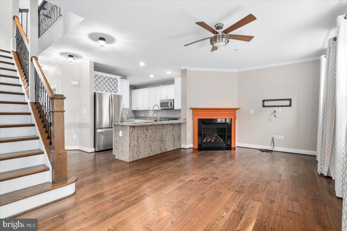 42 MAXWELL SQ #32