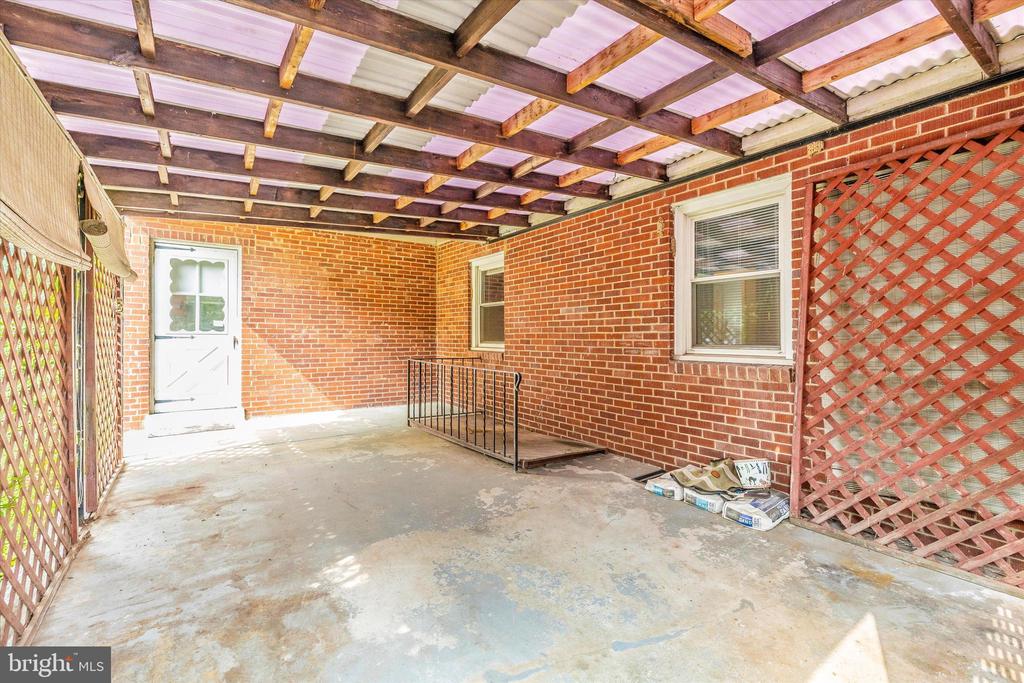412 Lee Pl