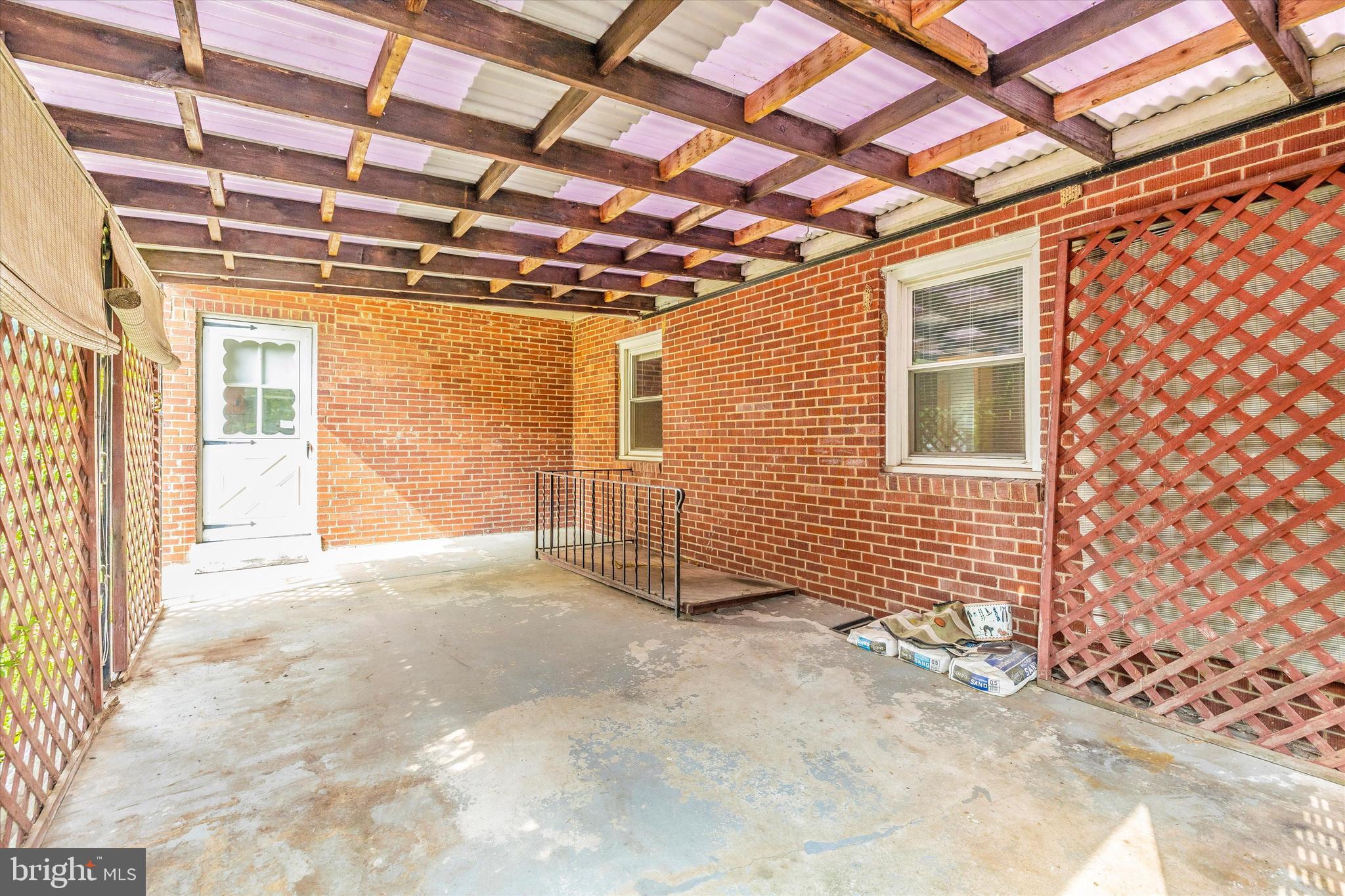 412 Lee Pl