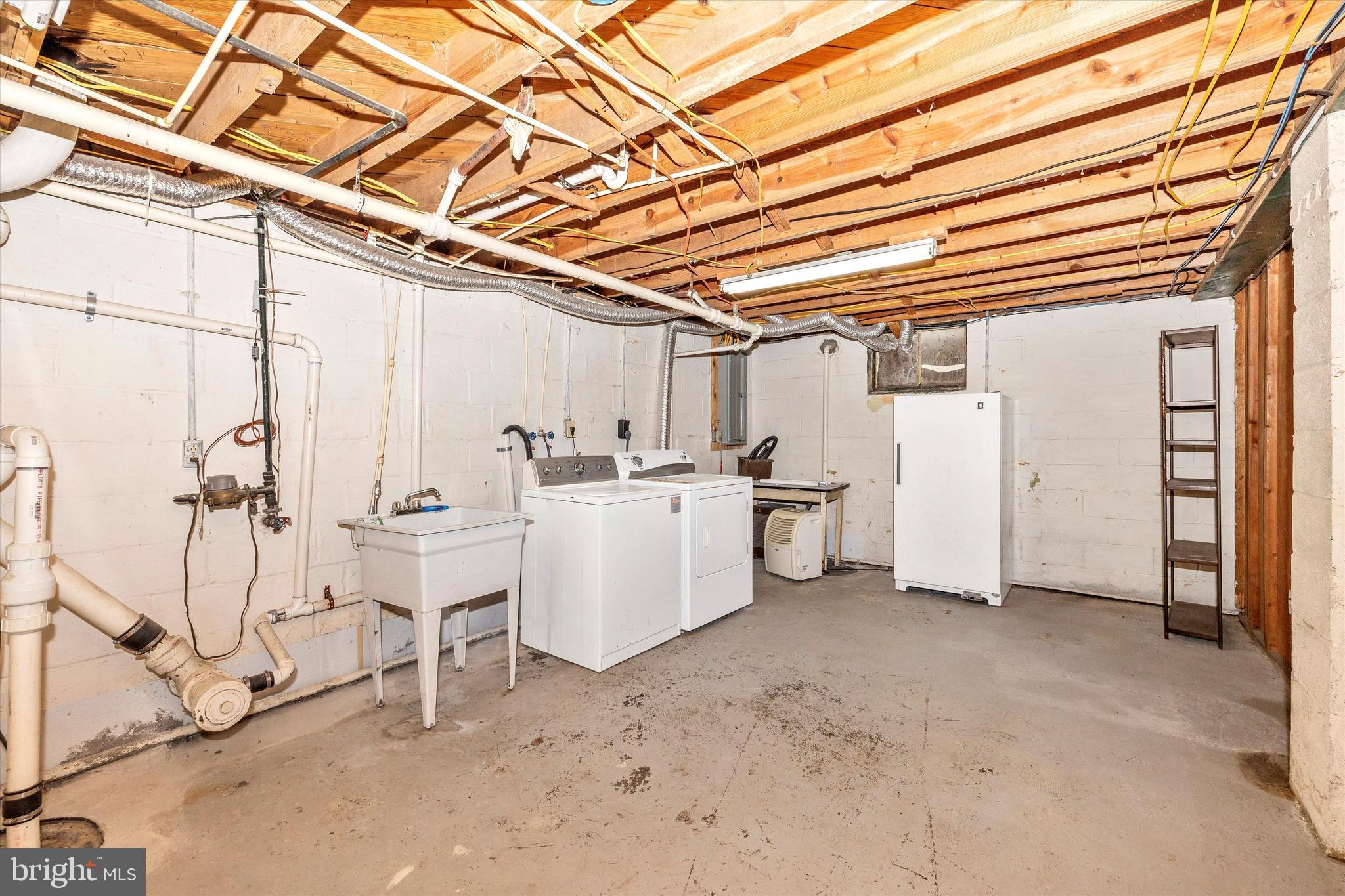 412 Lee Pl