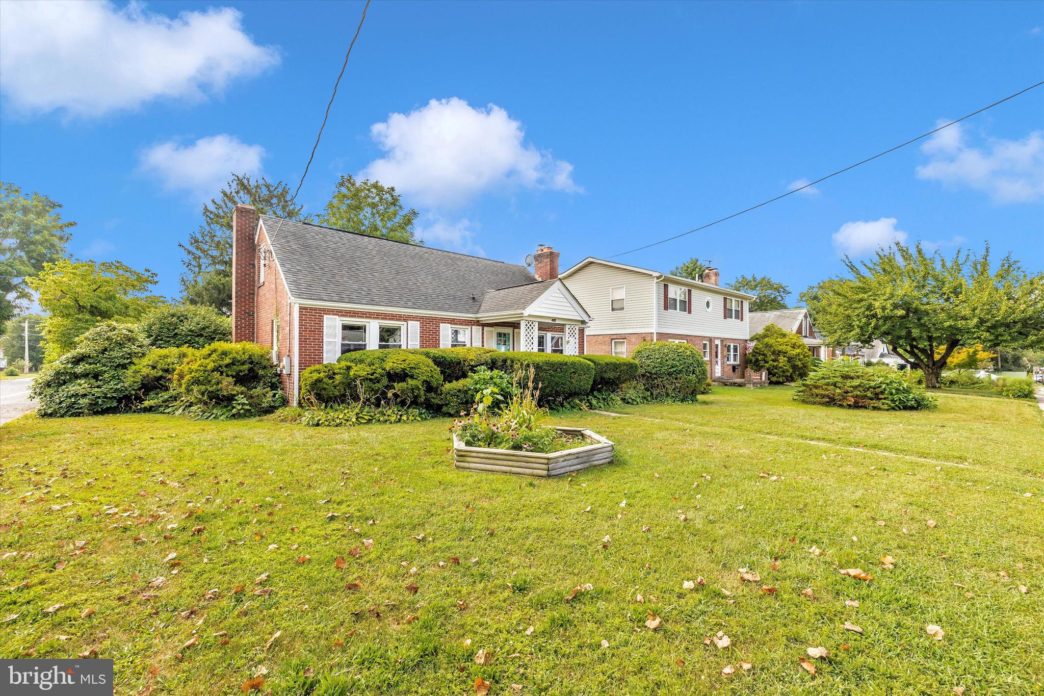 412 Lee Pl