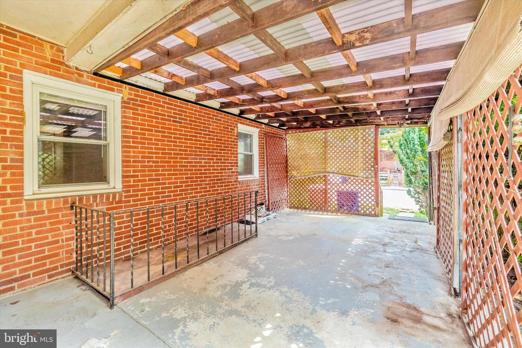 412 Lee Pl