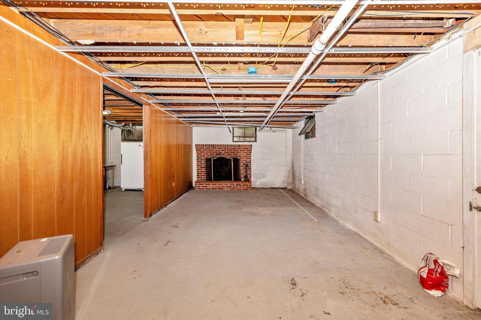 412 Lee Pl