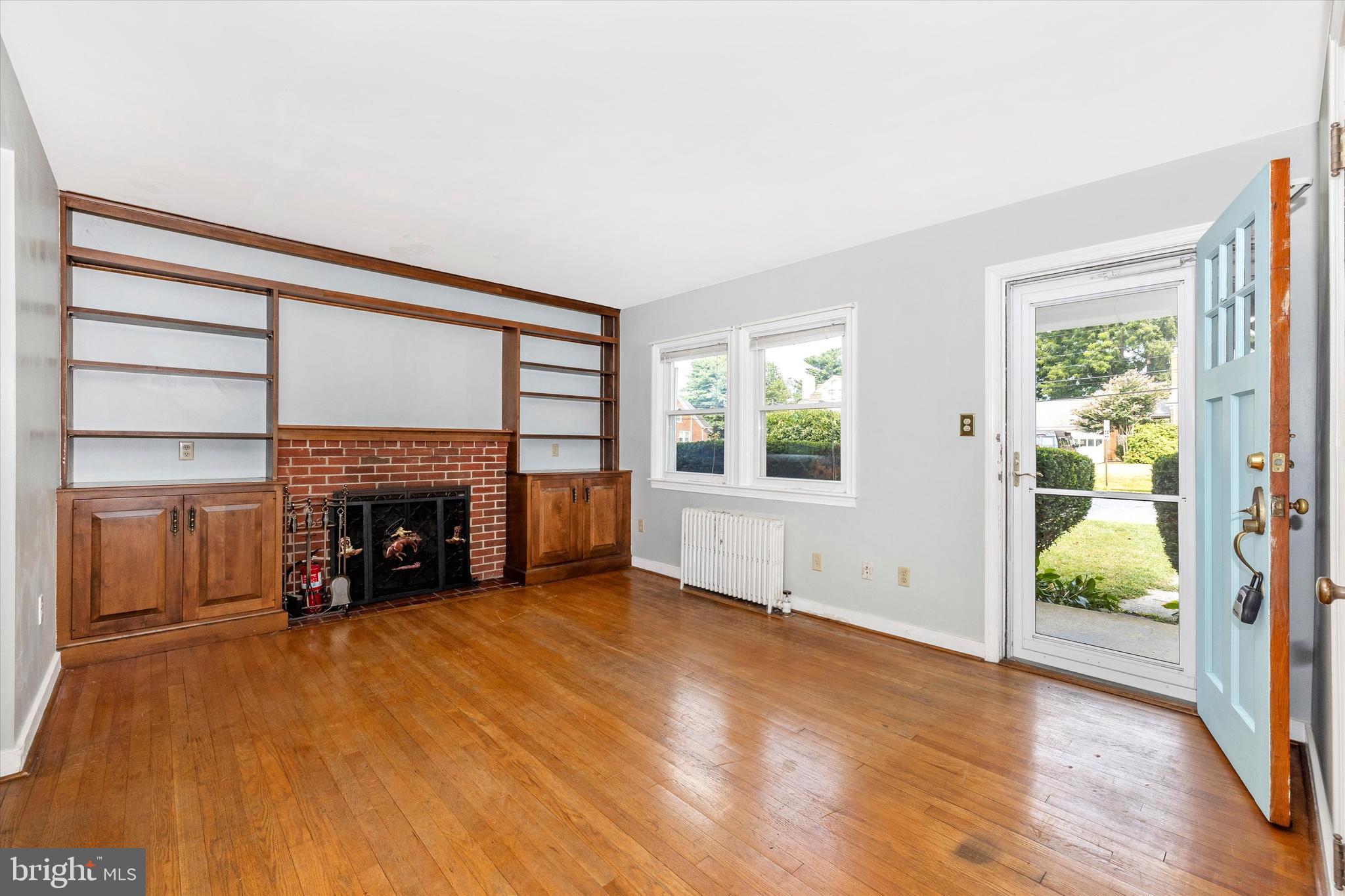 412 Lee Pl