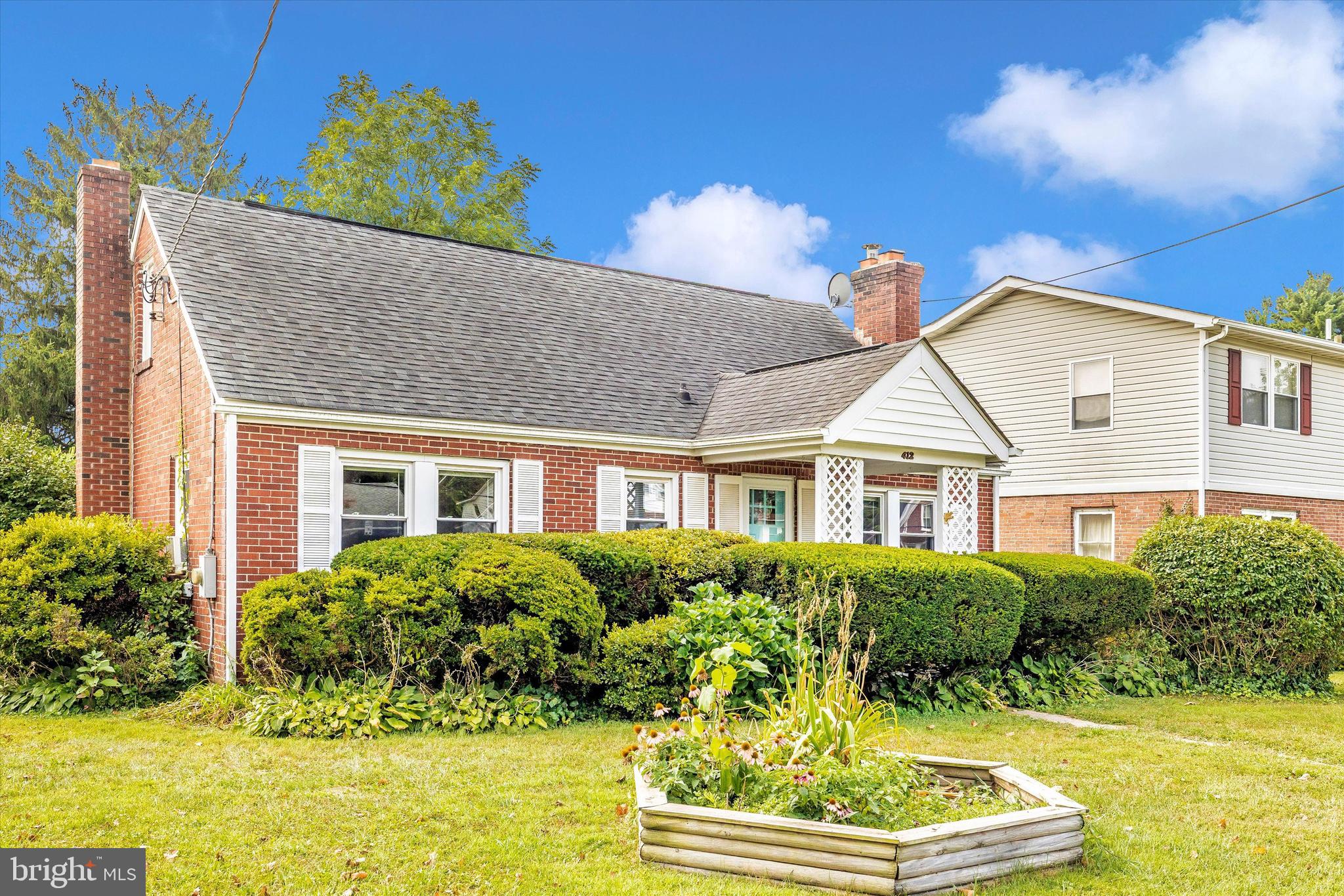 412 Lee Pl