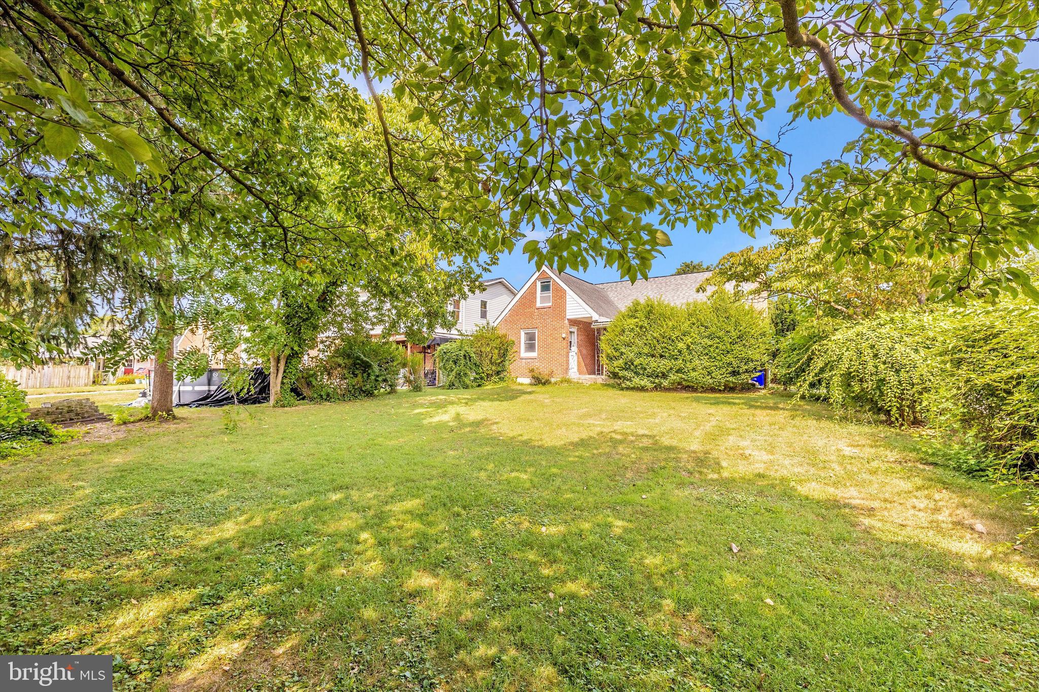 412 Lee Pl