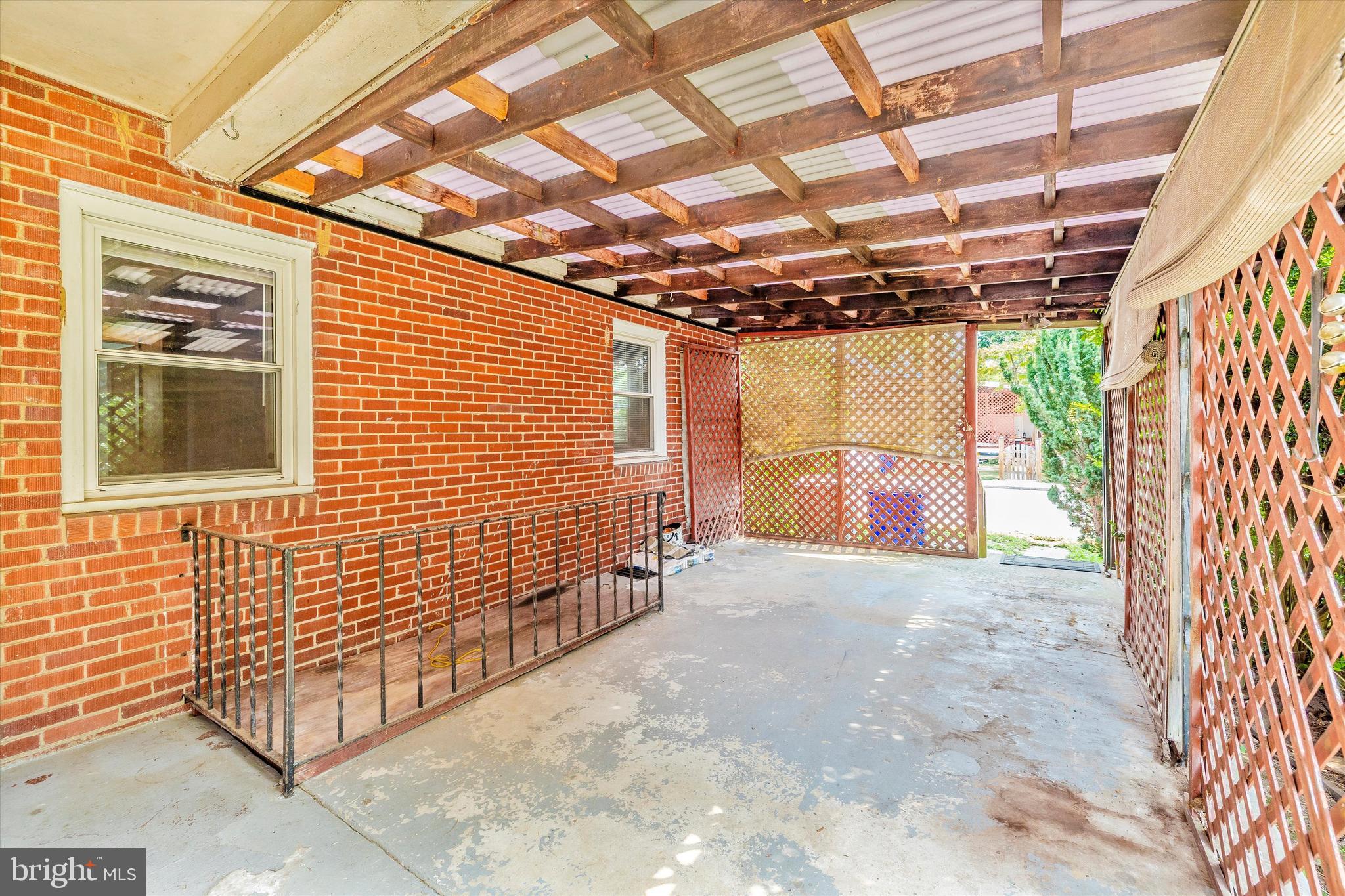 412 Lee Pl