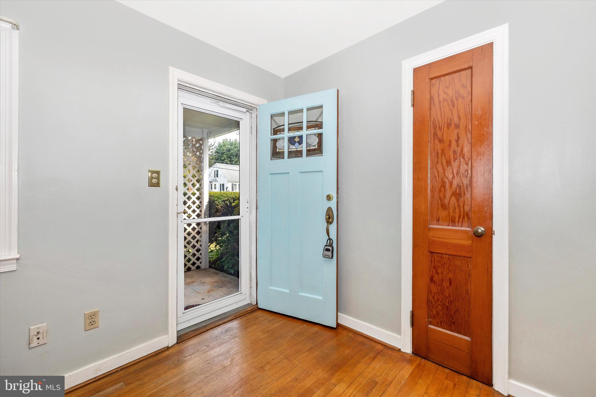 412 Lee Pl