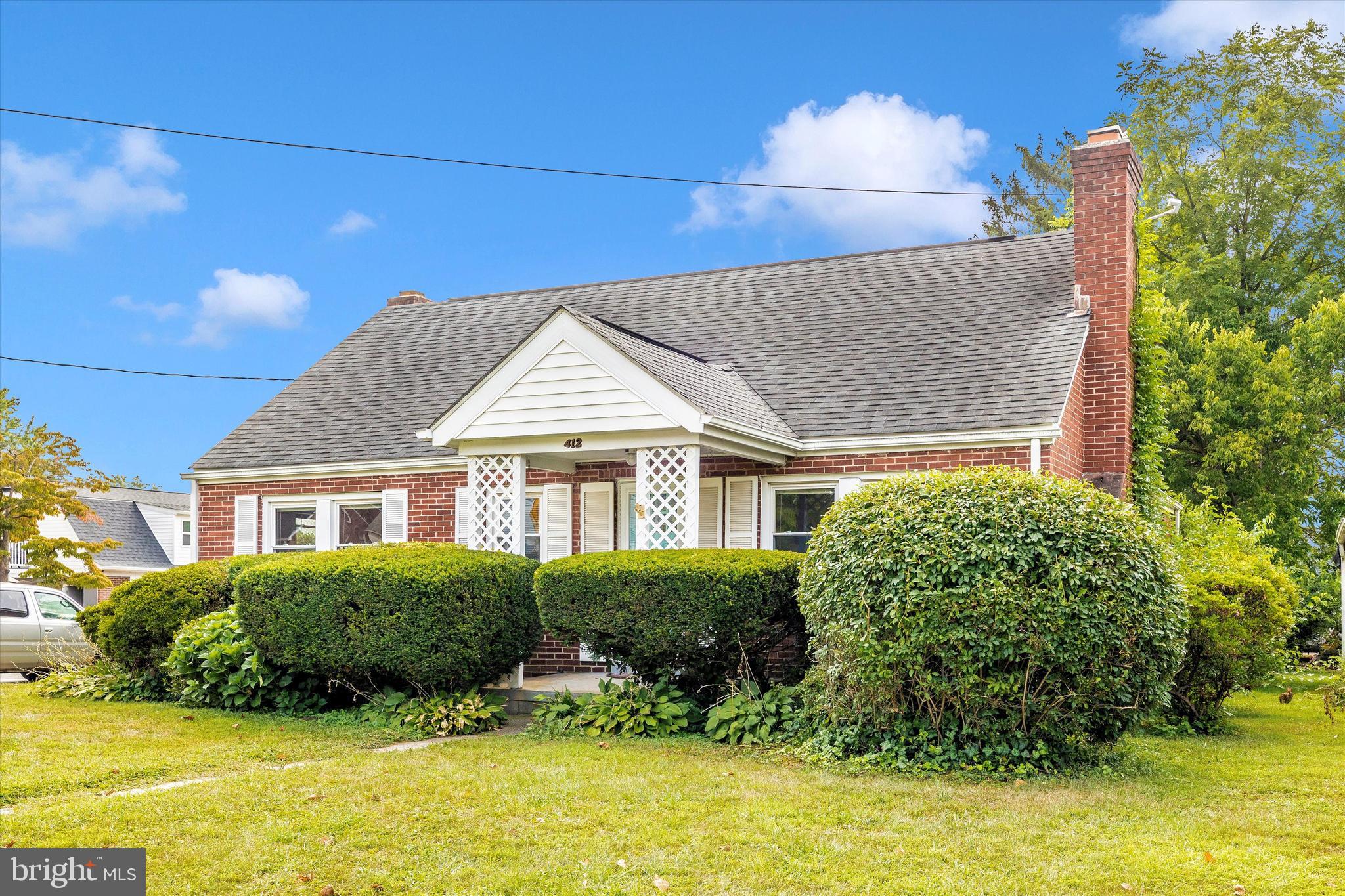412 Lee Pl