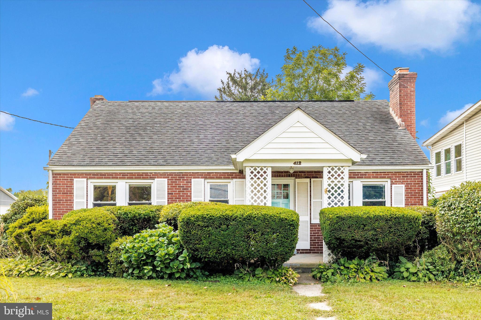 412 Lee Pl