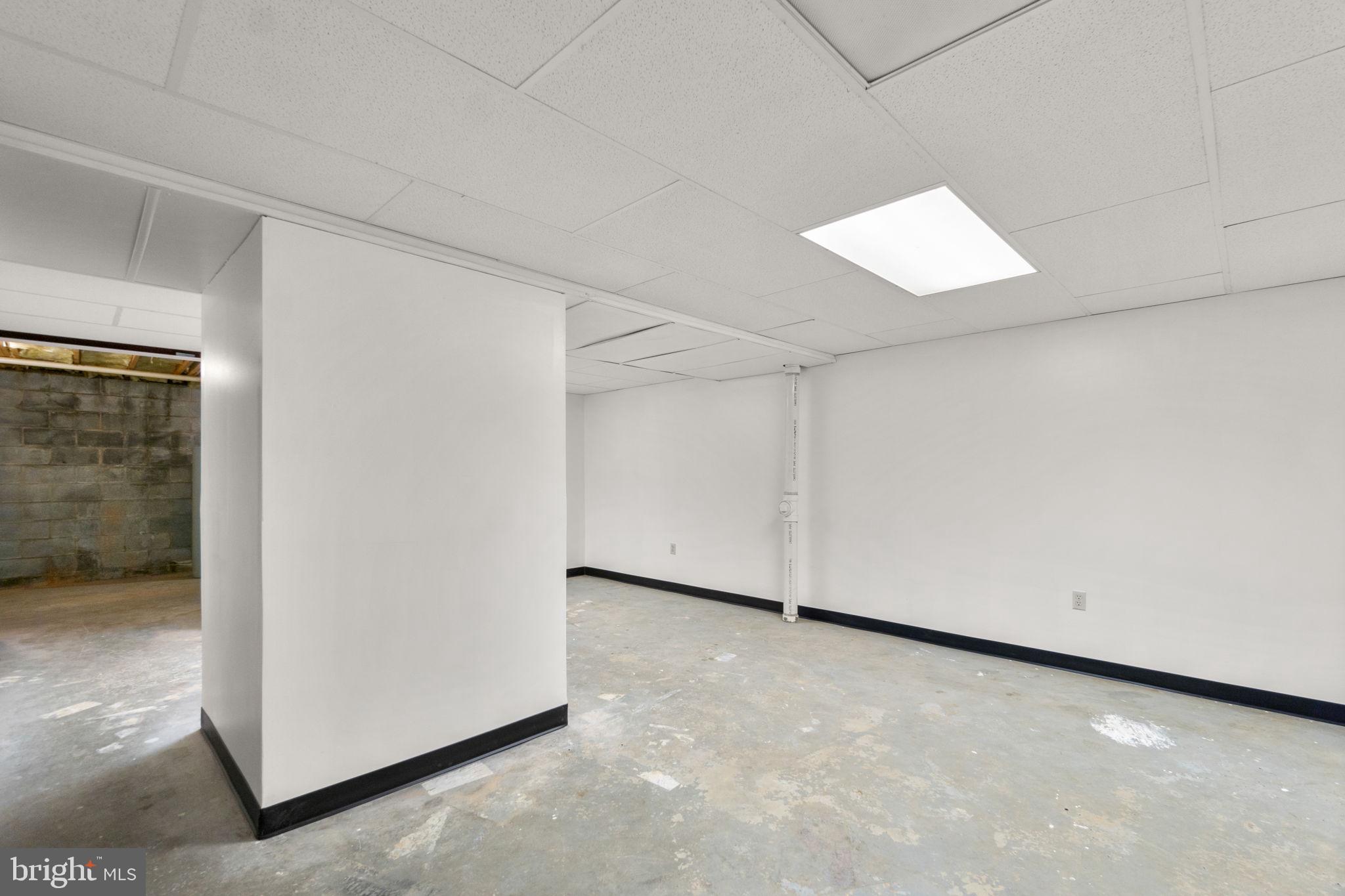 110 E HAMMAKER STREET