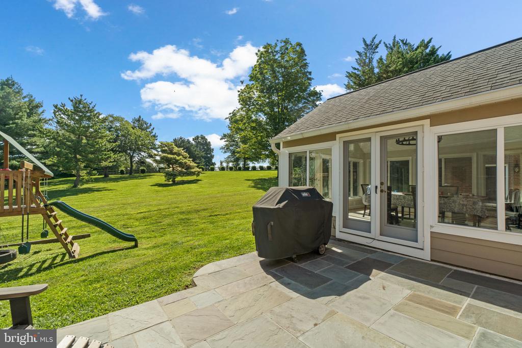3856 SAINT CLAIR COURT