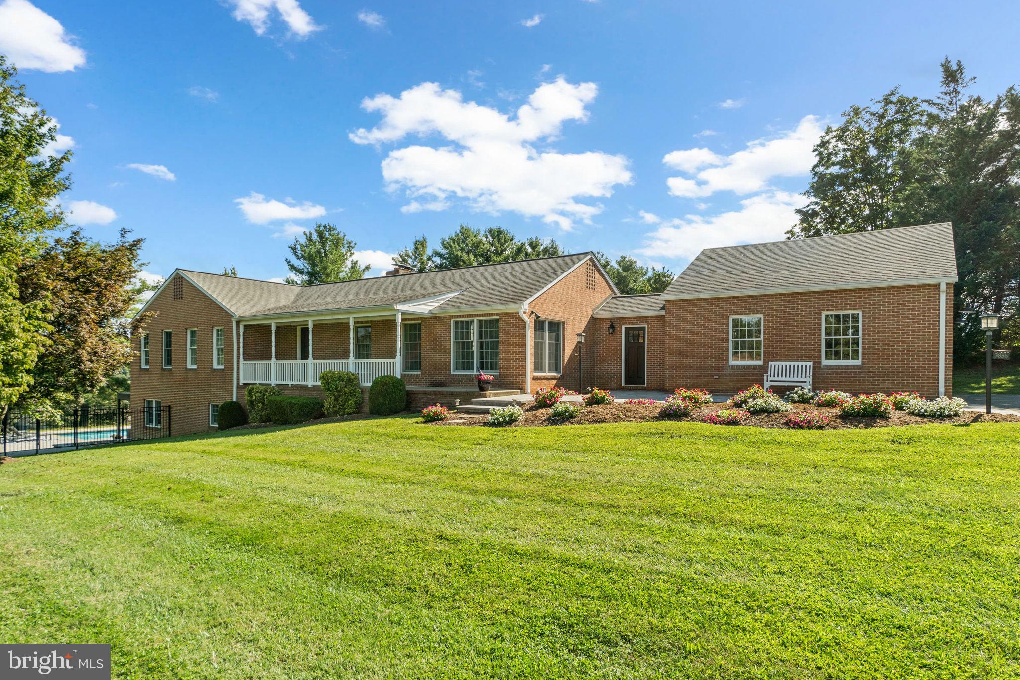 3856 SAINT CLAIR COURT